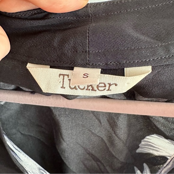 Tucker The Abigail's Party Blouse Mountain
Climbing Birds Silk Top size small - Picture 2 of 9